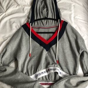UO x Tommy Hilfiger Cropped Hoodie